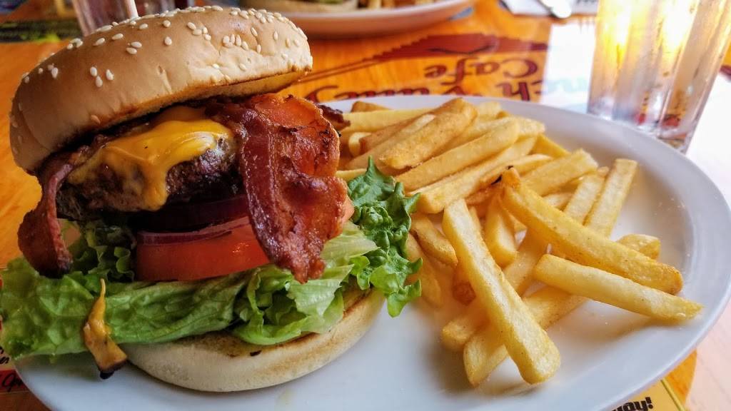 French Valley Cafe | restaurant | French Valley Airport, 37600 Sky Canyon Dr, Murrieta, CA 92563, USA | 9516007396 OR +1 951-600-7396