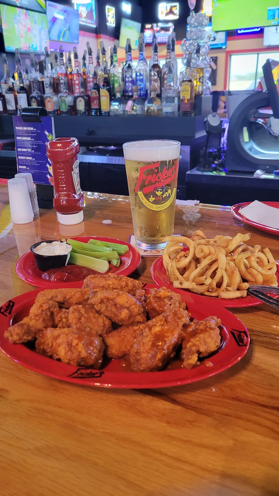 Frickers Lima | restaurant | 2550 Allentown Rd, Lima, OH 45805, USA | 4198799464 OR +1 419-879-9464