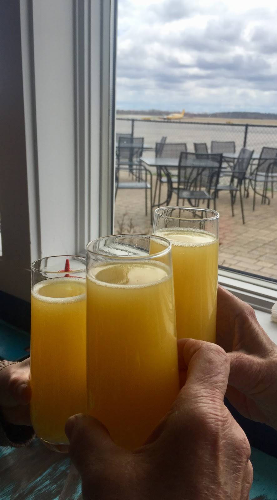 Pilots Cove Cafe | restaurant | 199 Airport Rd, Sanford, ME 04073, USA | 2078501183 OR +1 207-850-1183