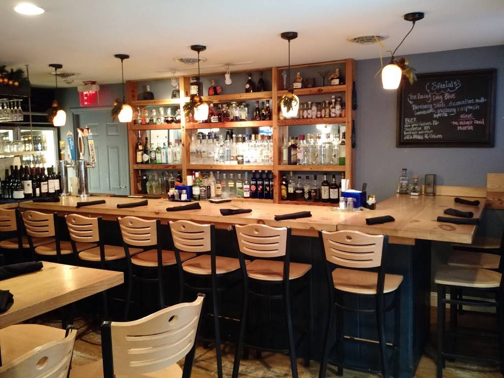 Red Rock Grill and Bar | restaurant | 66 W Main St, Upton, MA 01568, USA | 5085290500 OR +1 508-529-0500