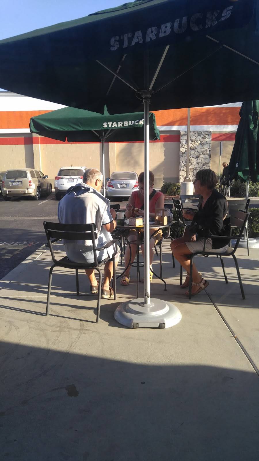 Starbucks | cafe | 1229 S Mooney Blvd A, Visalia, CA 93277, USA | 5597130823 OR +1 559-713-0823