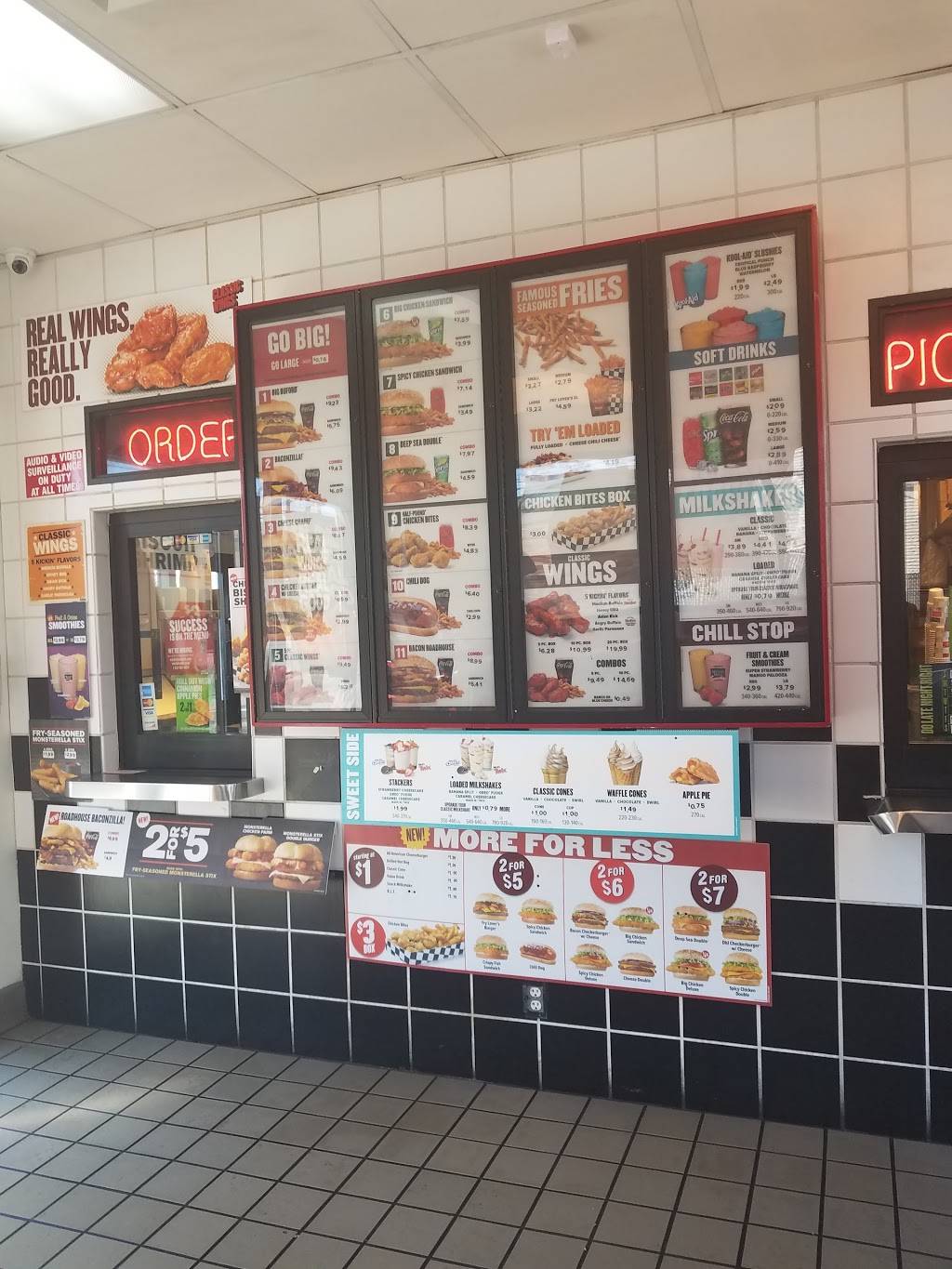 Checkers | restaurant | 635 Old Country Rd, Westbury, NY 11590, USA | 5163337992 OR +1 516-333-7992