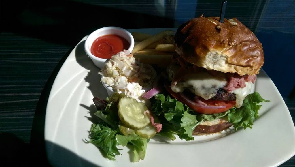 The Greenside Grille Restaurant | restaurant | 274 South St, Hingham, MA 02043, USA | 7817491720 OR +1 781-749-1720