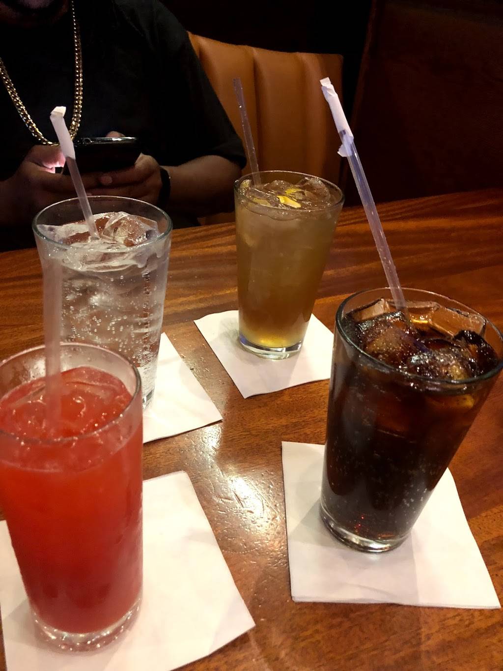 Gilligans Bar & Grill | restaurant | 987 Eisenhower Blvd, Harrisburg, PA 17111, USA | 7179399575 OR +1 717-939-9575