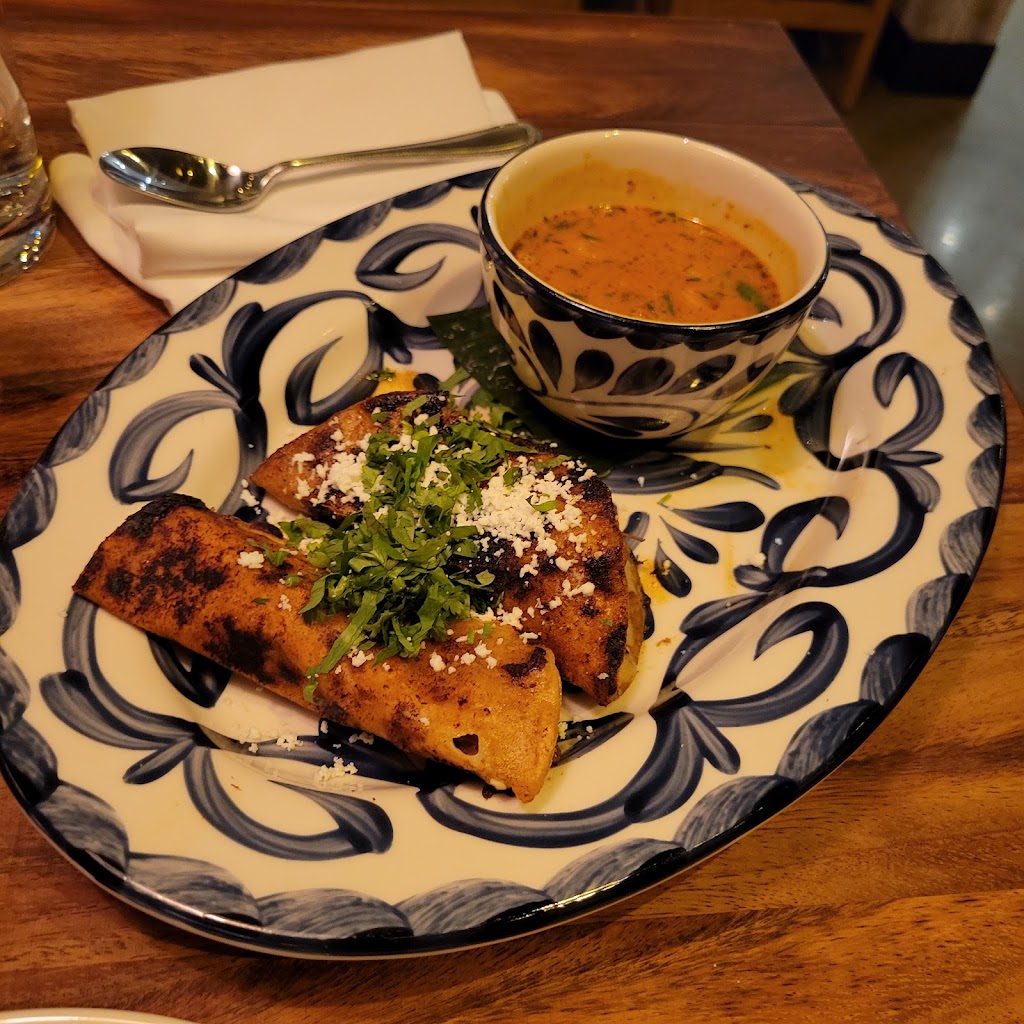 Flores Emeryville | restaurant | 5614 Bay St Suite 244, Emeryville, CA 94608, USA | 5103017683 OR +1 510-301-7683