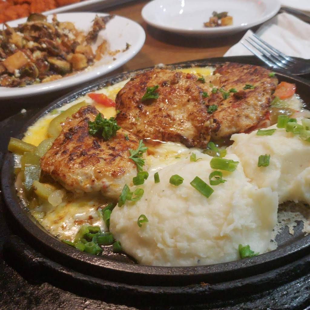 TGI Fridays | restaurant | 401 N Harlem Ave, Oak Park, IL 60301, USA | 7084458249 OR +1 708-445-8249