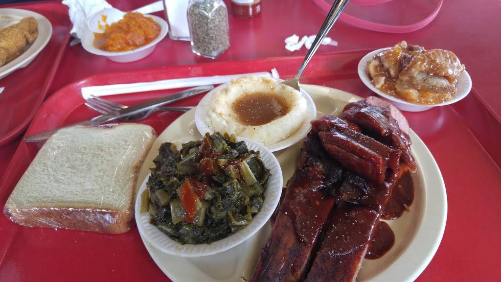 Two Podners Bar-B-Que & Seafood | restaurant | 1441 Robert B Cullum Blvd, Dallas, TX 75210, USA | 2144215387 OR +1 214-421-5387