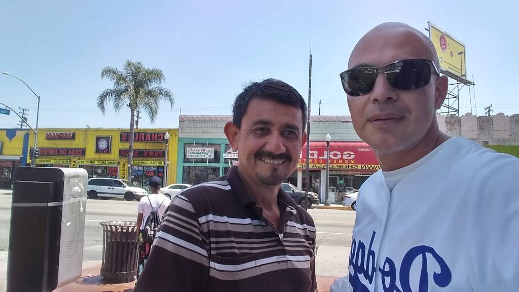 Glorias Pupuseria | restaurant | 7119 Seville Ave B, Huntington Park, CA 90255, USA | 3235539291 OR +1 323-553-9291