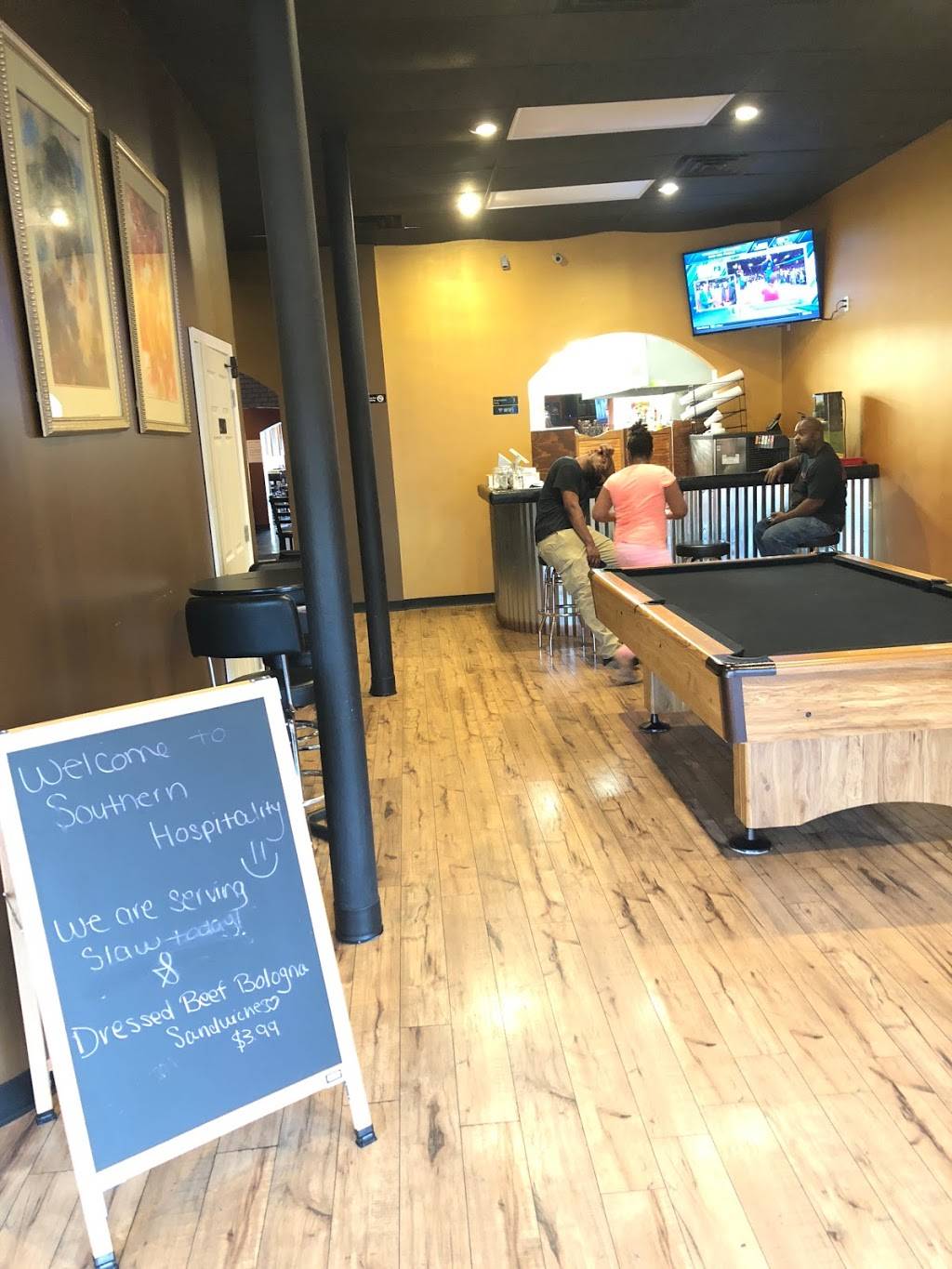 Southern Hospitality | restaurant | 2824, 3402 W Broadway, Louisville, KY 40211, USA | 5028221474 OR +1 502-822-1474