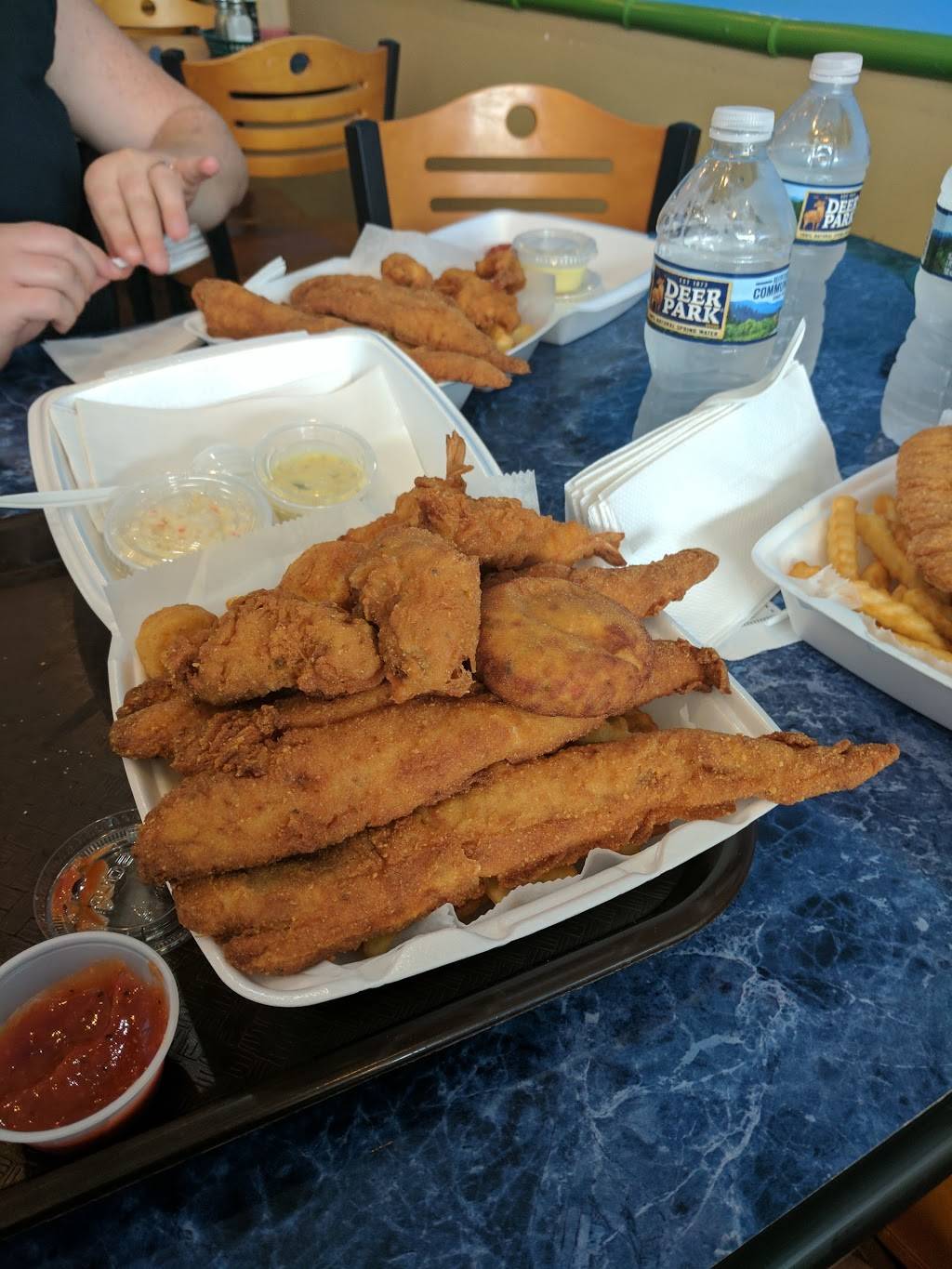 Old Bay Seafood | restaurant | 2125 Starmount Pkwy, Chesapeake, VA 23321, USA | 7574051239 OR +1 757-405-1239