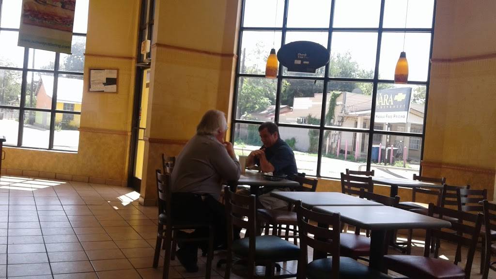 Nogalitos Subway | restaurant | 1911 Nogalitos, San Antonio, TX 78225, USA | 2105335453 OR +1 210-533-5453