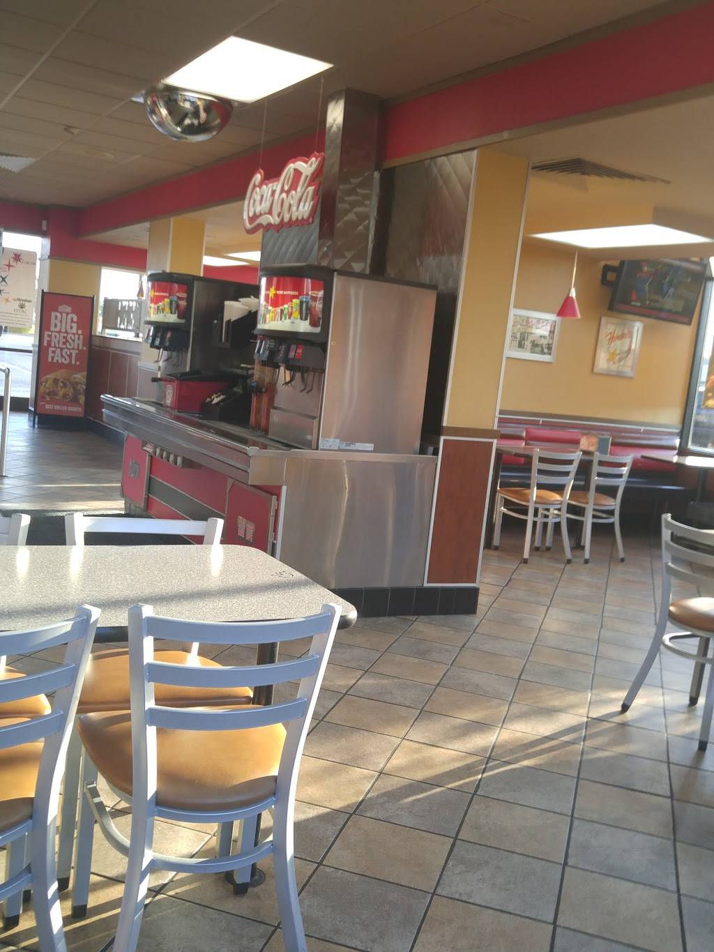 Hardees | restaurant | 698 N Dupont Blvd, Milford, DE 19963, USA | 3024226083 OR +1 302-422-6083