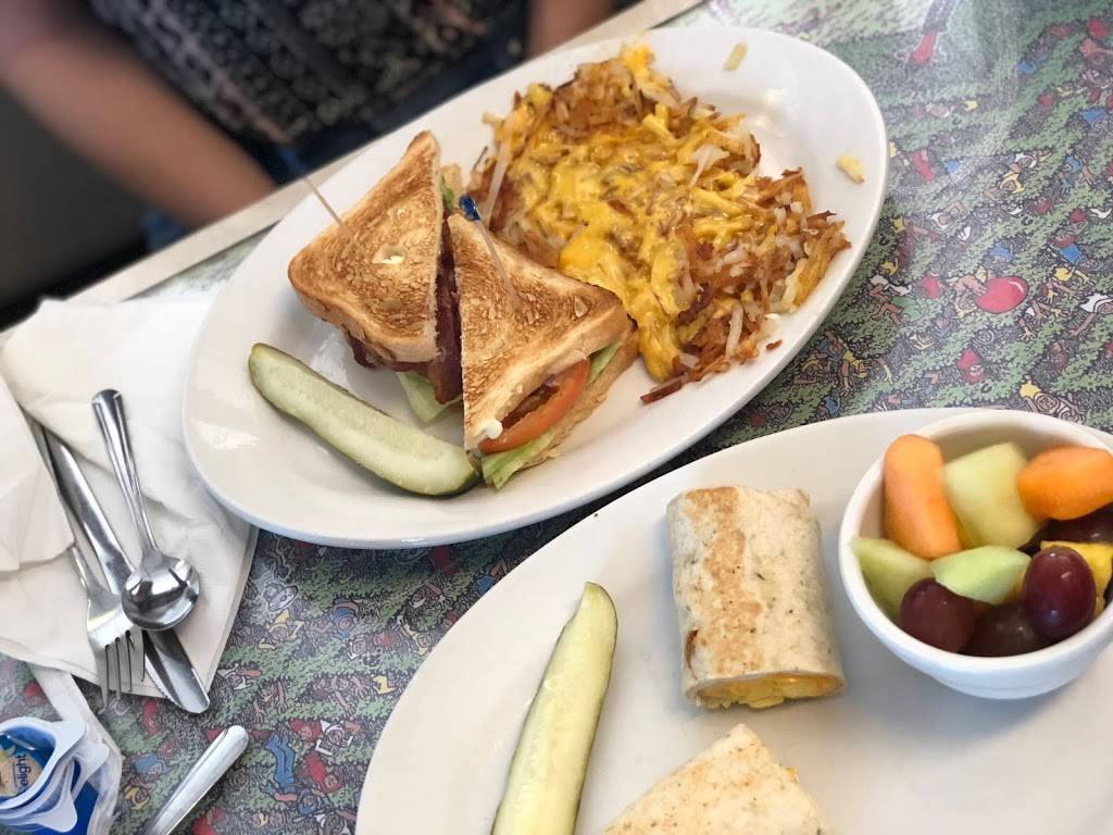 Cubby Hole | restaurant | 10713 N Main St, Richmond, IL 60071, USA | 8156784624 OR +1 815-678-4624