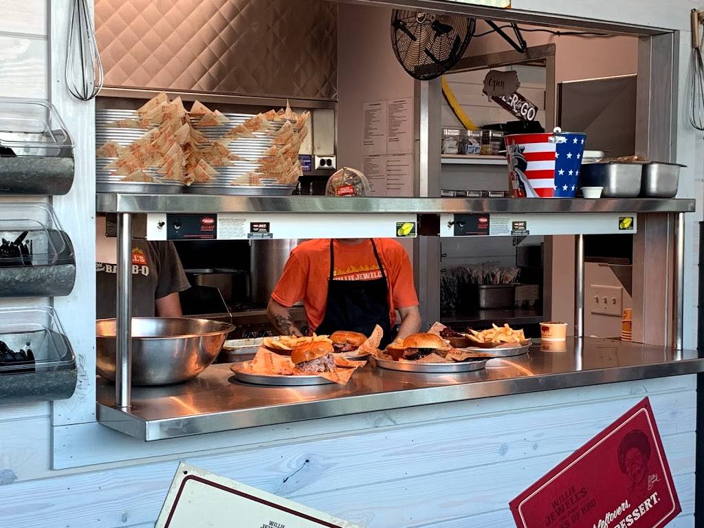 Willie Jewells Old School Bar-B-Q | restaurant | 252 Millennium Blvd, Brunswick, GA 31525, USA | 9125745682 OR +1 912-574-5682