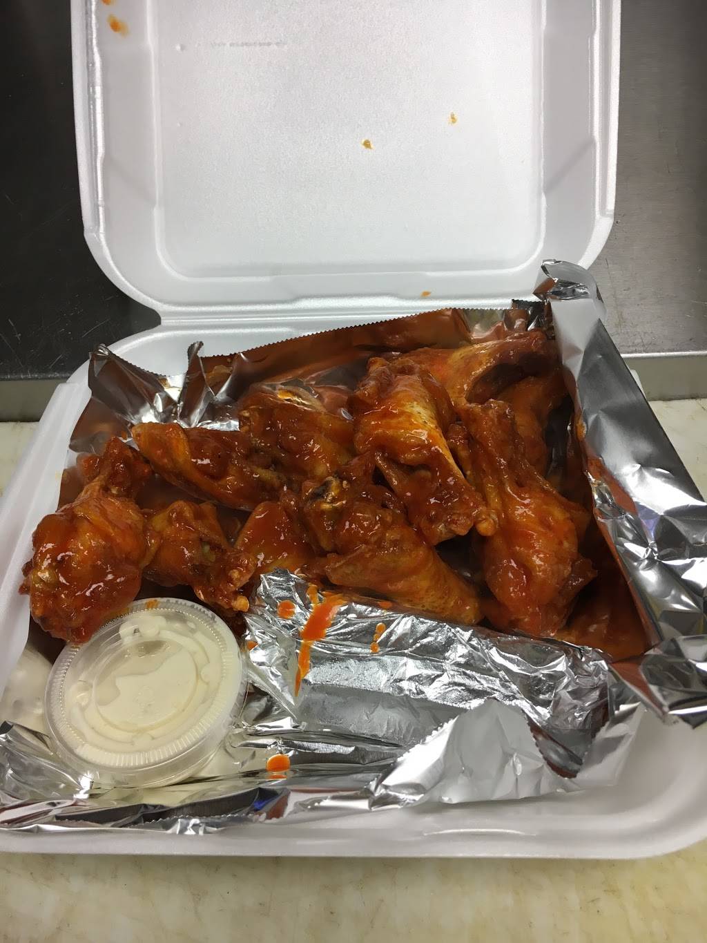 Wallys Pizza & Subs | restaurant | 39 Goundry St, North Tonawanda, NY 14120, USA | 7166923800 OR +1 716-692-3800