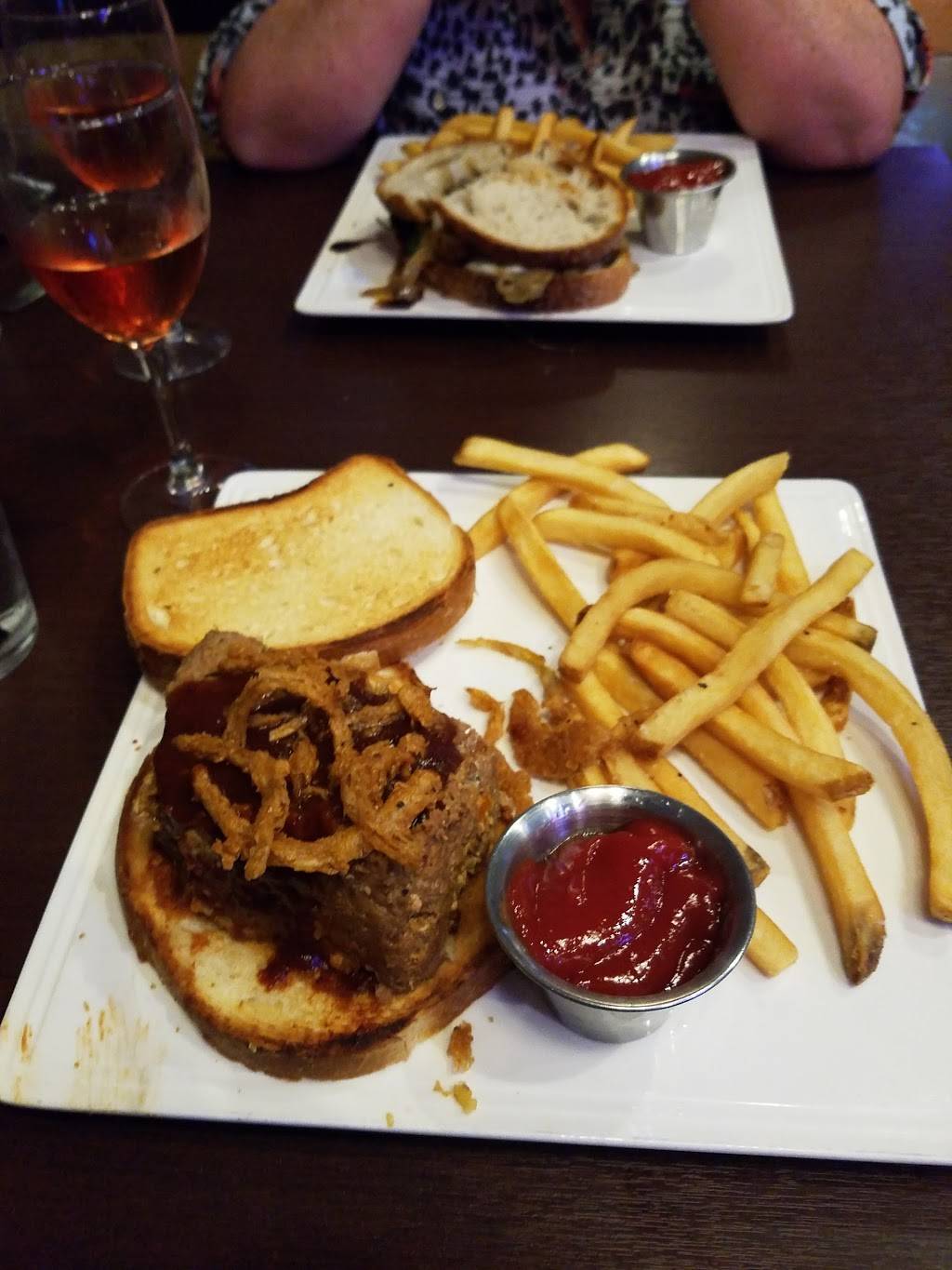 Red Brick Tavern | restaurant | 119 Simonton St, Conroe, TX 77301, USA | 9365392000 OR +1 936-539-2000