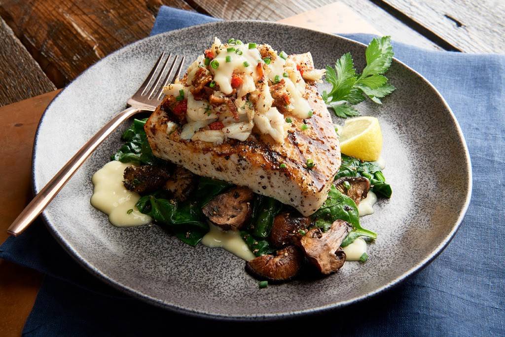 McCormick & Schmicks Seafood & Steaks | restaurant | 1 S Broad St, Philadelphia, PA 19107, USA | 2155686888 OR +1 215-568-6888