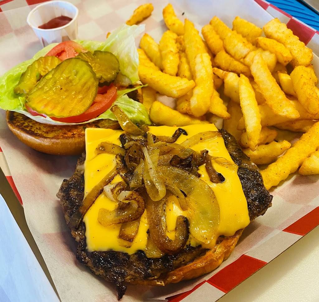 Charlestons | restaurant | 2200 Old Williamsburg Rd, Yorktown, VA 23690, USA | 7578883261 OR +1 757-888-3261