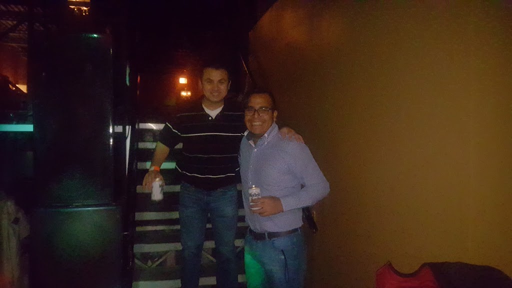 V Live Restaurant & Live Music Entertainment | restaurant | 2501 S Kedzie Ave, Chicago, IL 60623, USA | 7732472400 OR +1 773-247-2400