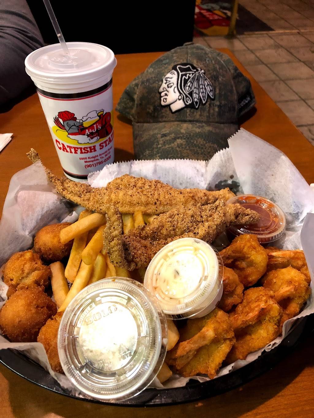 A & Js Catfish Station | restaurant | 5950 Knight Arnold Rd Ext, Memphis, TN 38115, USA | 9017950300 OR +1 901-795-0300
