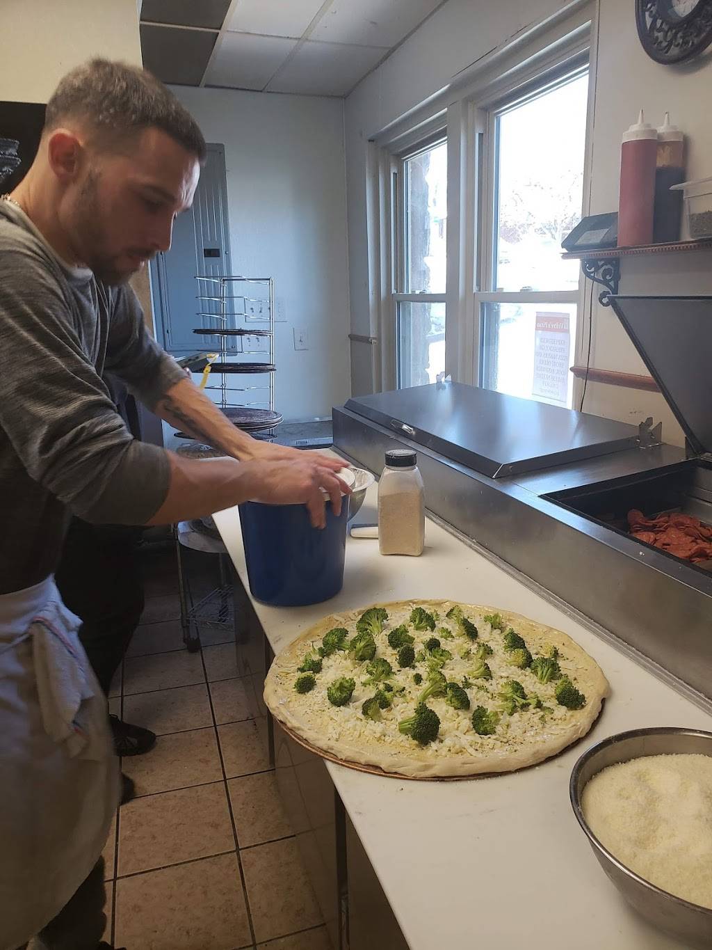 Veltres Pizza | restaurant | 1268 Brinton Rd, Pittsburgh, PA 15221, USA | 4122713244 OR +1 412-271-3244