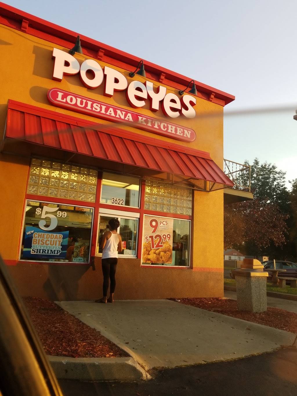 Popeyes Louisiana Kitchen | restaurant | 3622 Auburn St, Rockford, IL 61101, USA | 8159619190 OR +1 815-961-9190
