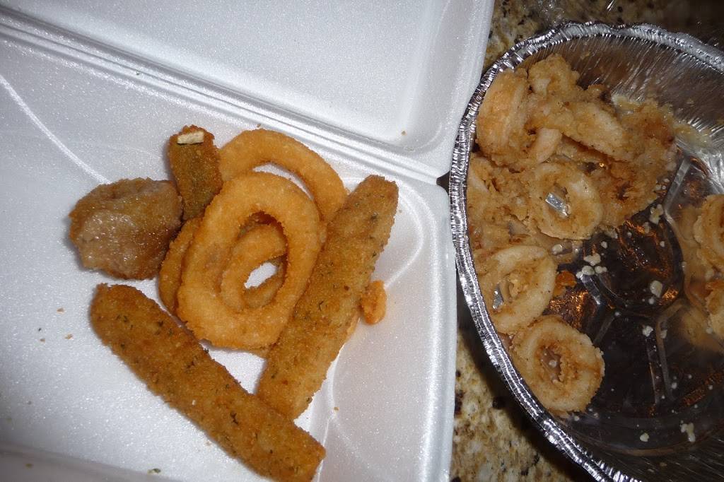 Bellas Pizza | restaurant | 6061, 658 N Ashland Ave, Chicago, IL 60622, USA | 7732520505 OR +1 773-252-0505