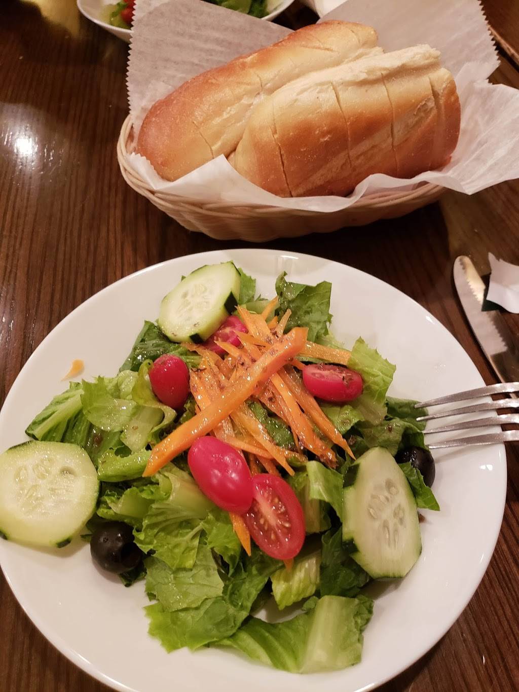 La Bella Roma Pizzeria | restaurant | 35 N Farview Ave, Paramus, NJ 07652, USA | 2018438687 OR +1 201-843-8687