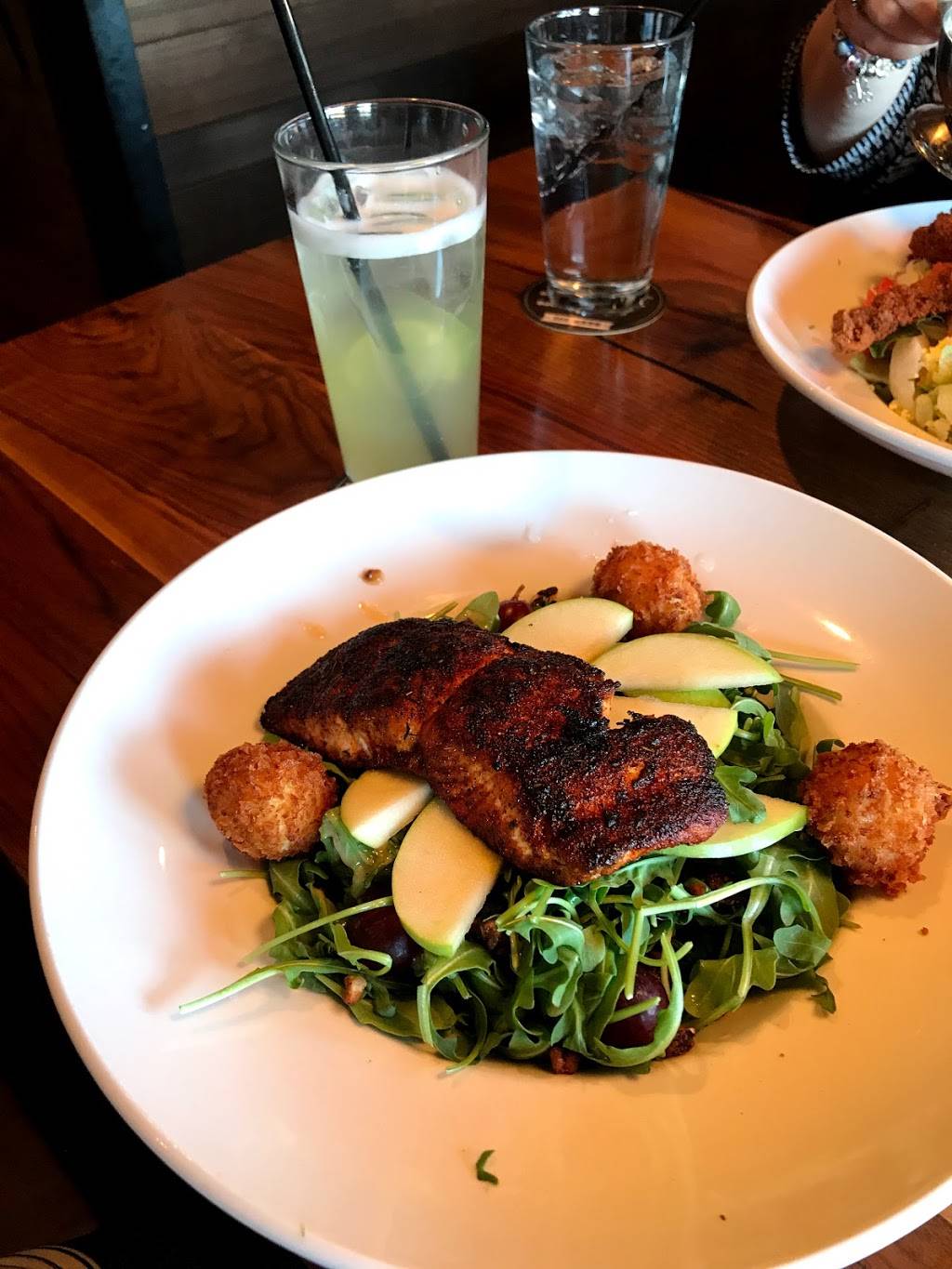 Wood-n-Tap | restaurant | 12 Town Line Rd, Rocky Hill, CT 06067, USA | 8605719444 OR +1 860-571-9444