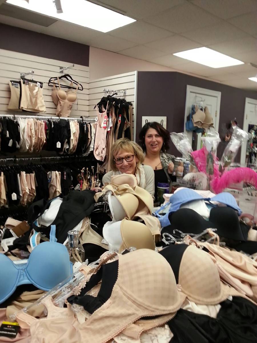 Legs Plus Inc & Bra Boutique | restaurant | 5867 Leslie St, North York, ON M2H 1J8, Canada | 4164972350 OR +1 416-497-2350