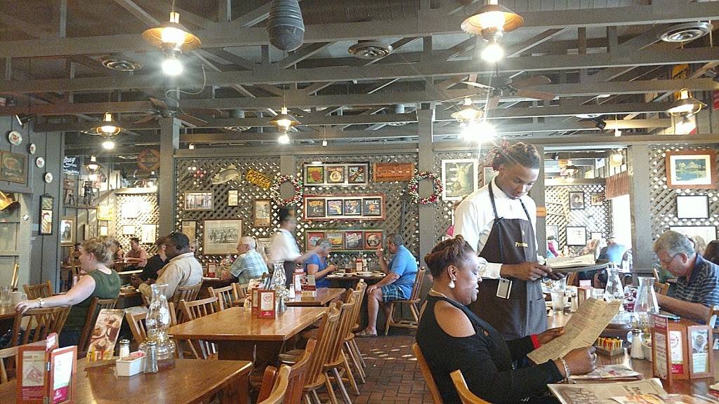 Cracker Barrel Old Country Store | restaurant | 6150 Lazy Days Blvd, Seffner, FL 33584, USA | 8136217323 OR +1 813-621-7323