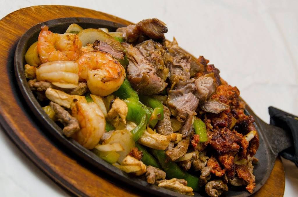 Los Cabos Cantina And Grill | restaurant | 7800 N Sommer St #106, Peoria, IL 61615, USA | 3096922710 OR +1 309-692-2710