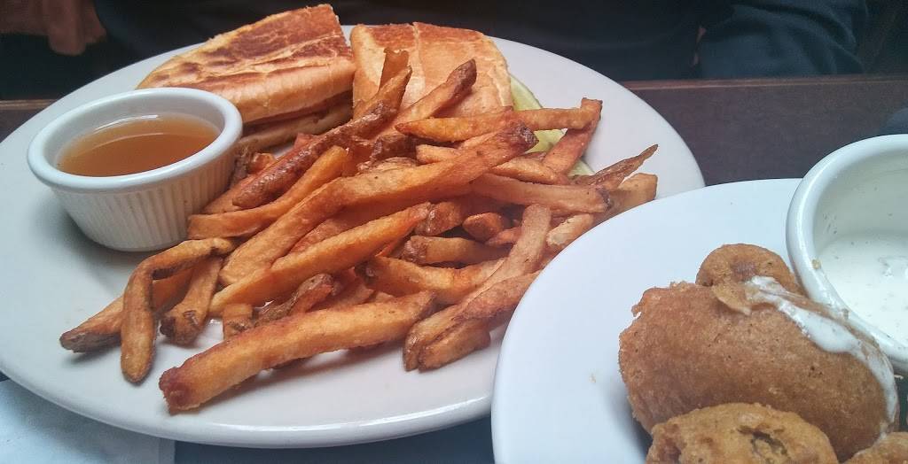 Hilltop Grille | restaurant | 2310 W Broad St, Athens, GA 30606, USA | 7063537667 OR +1 706-353-7667