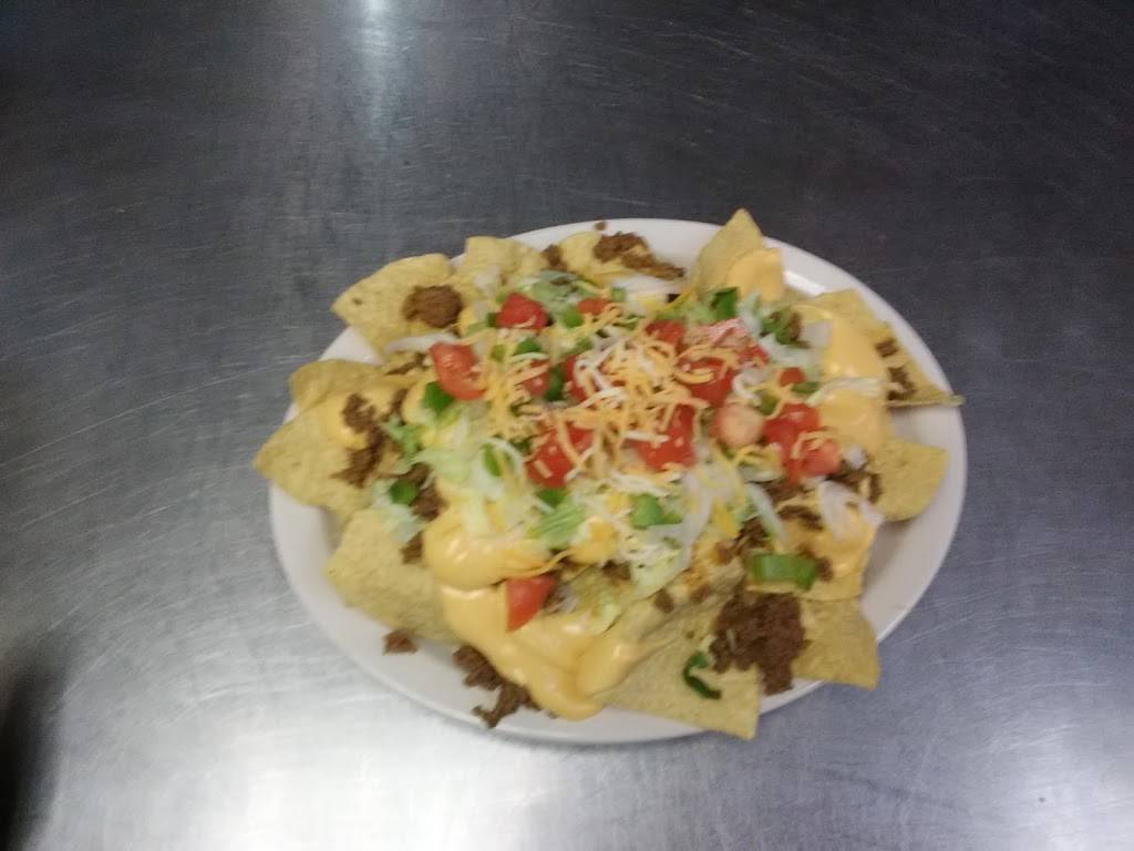 Cranks Bar & Grill | restaurant | 102 S Chestnut St, Minonk, IL 61760, USA | 3094322643 OR +1 309-432-2643