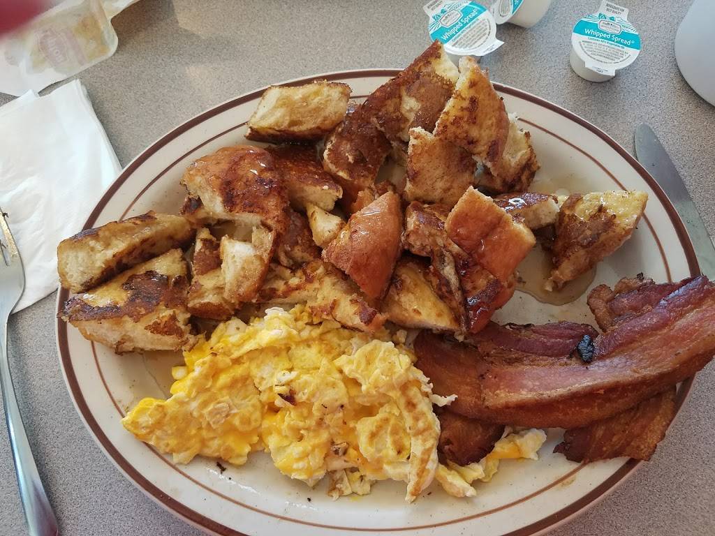 Schlepps | restaurant | 66645 Belmont Morristown Rd, Belmont, OH 43718, USA | 7407821528 OR +1 740-782-1528