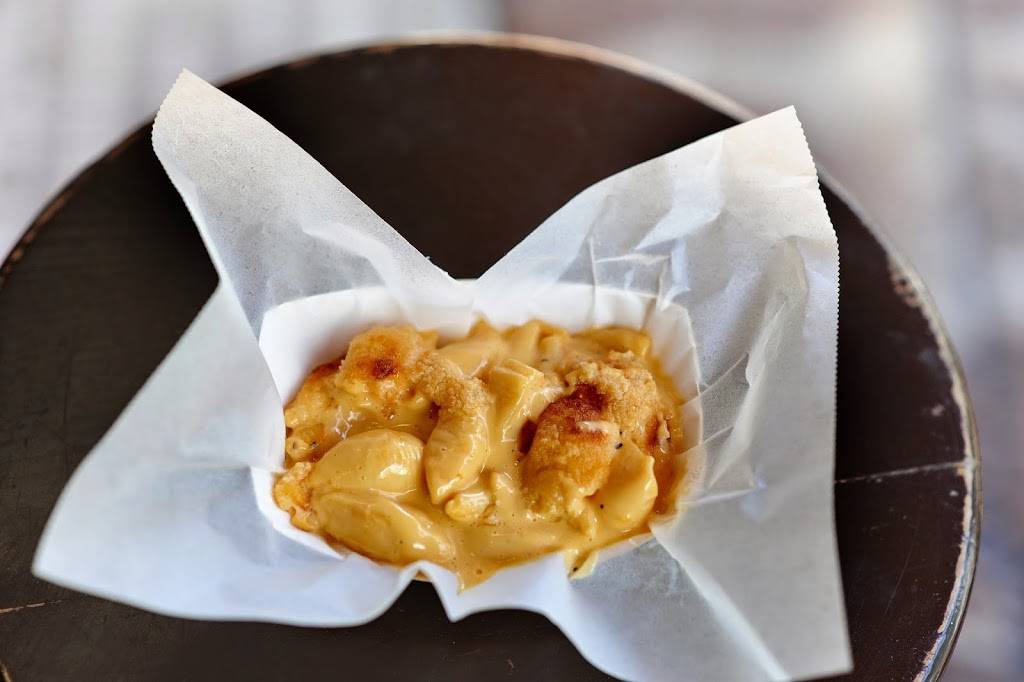 Rocklands Barbeque and Grilling Company- Alexandria Store | restaurant | 25 S Quaker Ln, Alexandria, VA 22314, USA | 7037789663 OR +1 703-778-9663