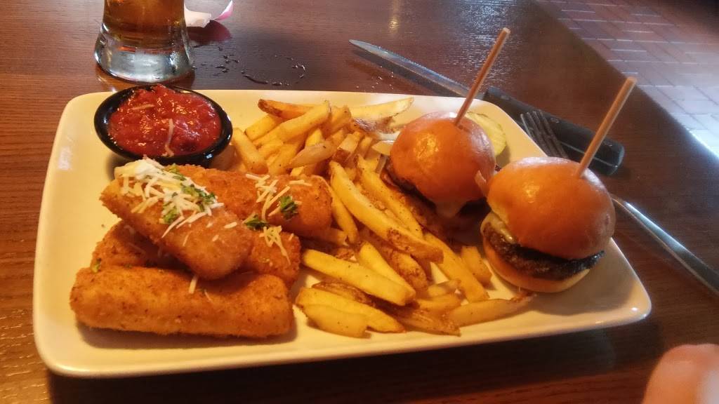 TGI Fridays | restaurant | 2801 E Central Texas Expy, Killeen, TX 76543, USA | 2549532117 OR +1 254-953-2117