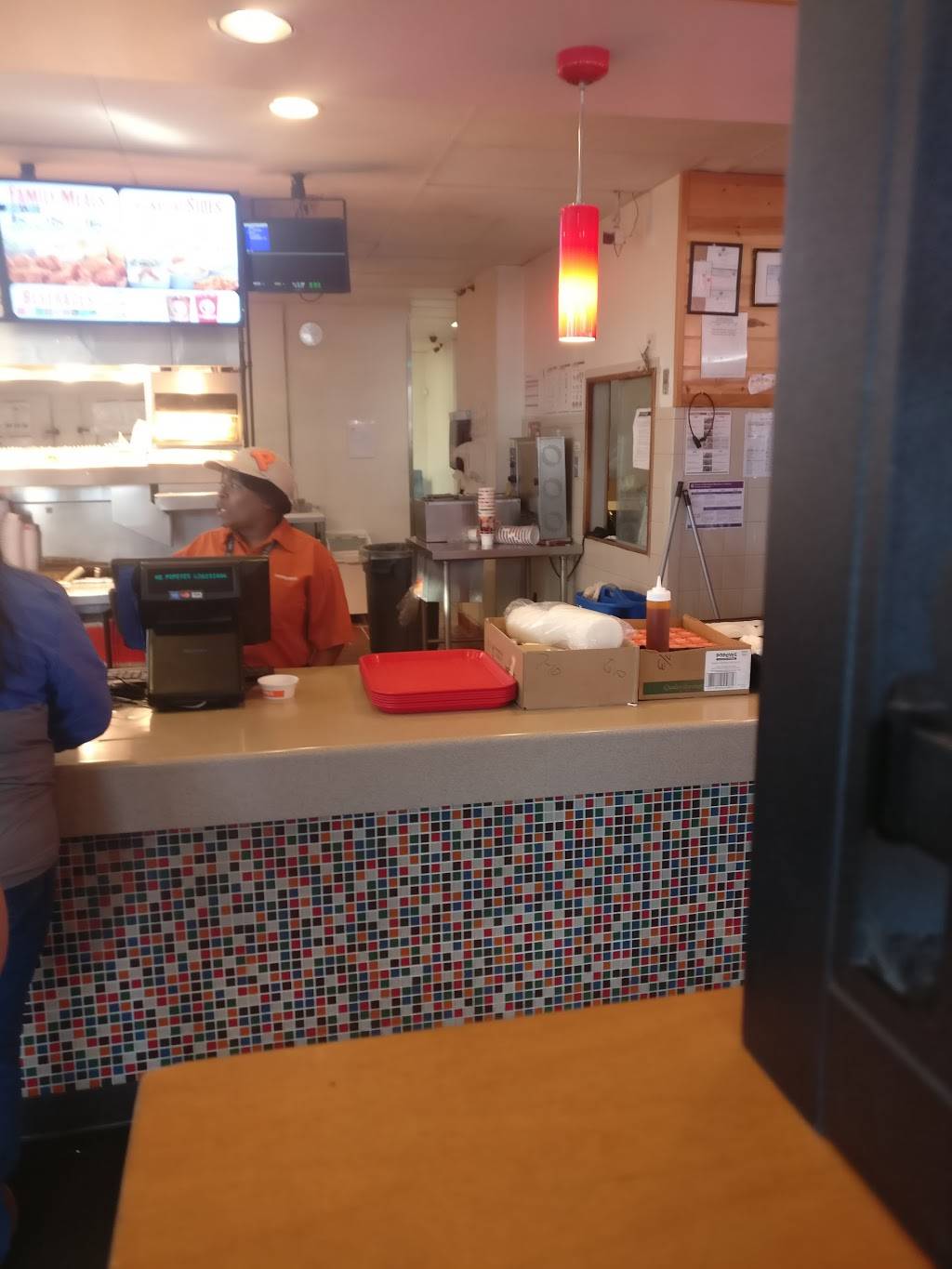 Popeyes Louisiana Kitchen | restaurant | 5050 S Cicero Ave, Chicago, IL 60638, USA | 7732840610 OR +1 773-284-0610