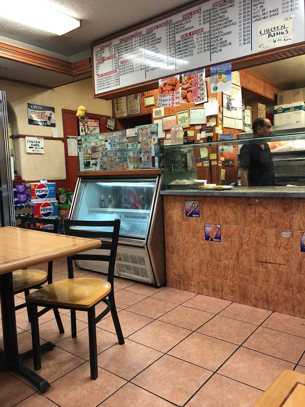 Medina Fried Chicken | restaurant | 7617 101st Ave, Jamaica, NY 11416, USA | 7186590652 OR +1 718-659-0652