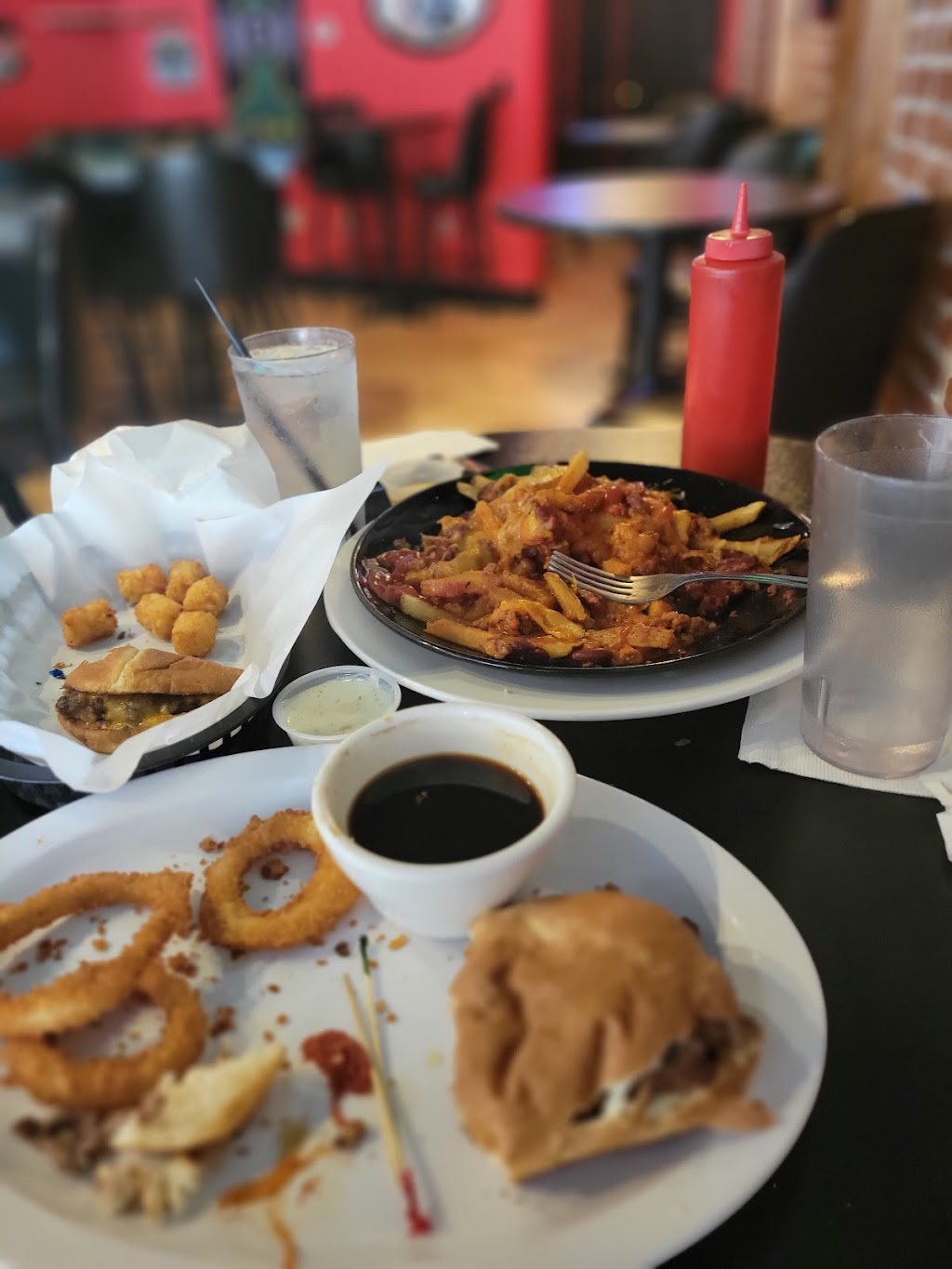 RedZone Sports Bar N Grill | restaurant | 303 E Main St, Ashland, OR 97520, USA | 5414822429 OR +1 541-482-2429