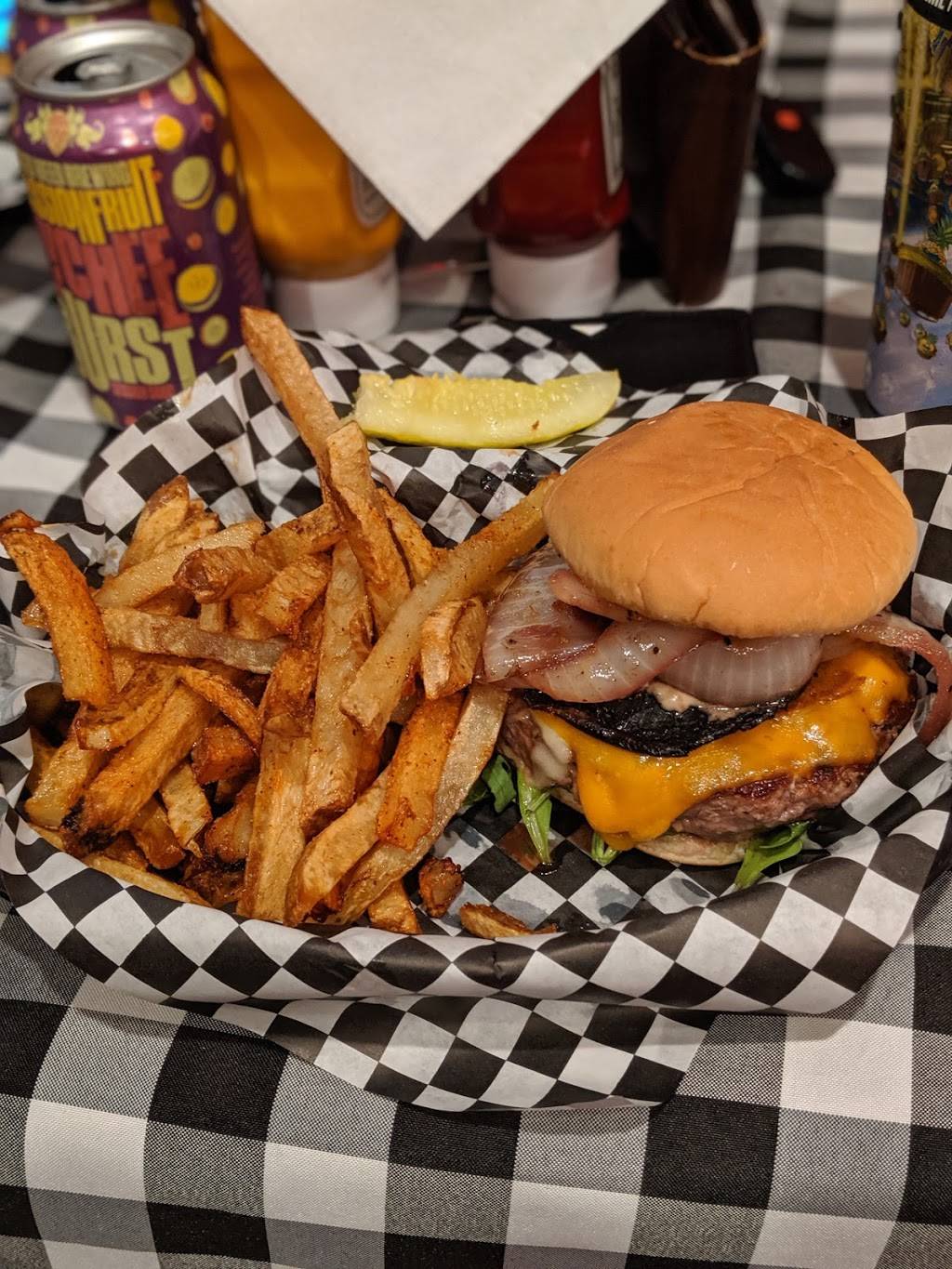 Port City Burgers and Brews | restaurant | 11 Market St, Wilmington, NC 28401, USA | 9107690755 OR +1 910-769-0755