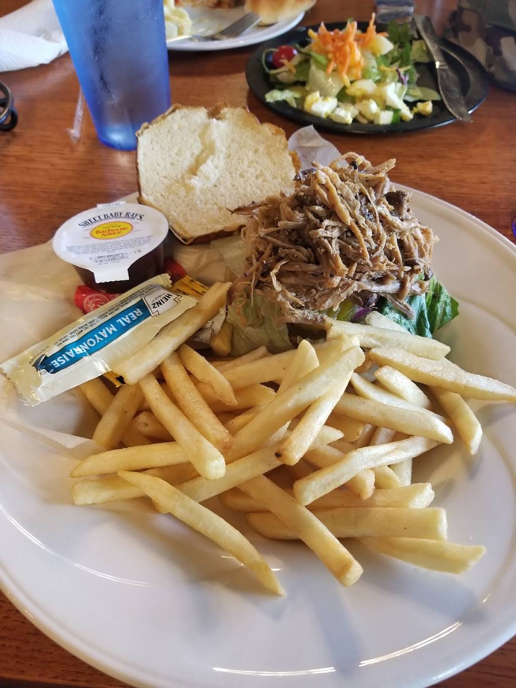 Smokehaus Restaurant | night club | 6633 Sportsmans Ln, Clarksville, TN 37042, USA | 2707984993 OR +1 270-798-4993