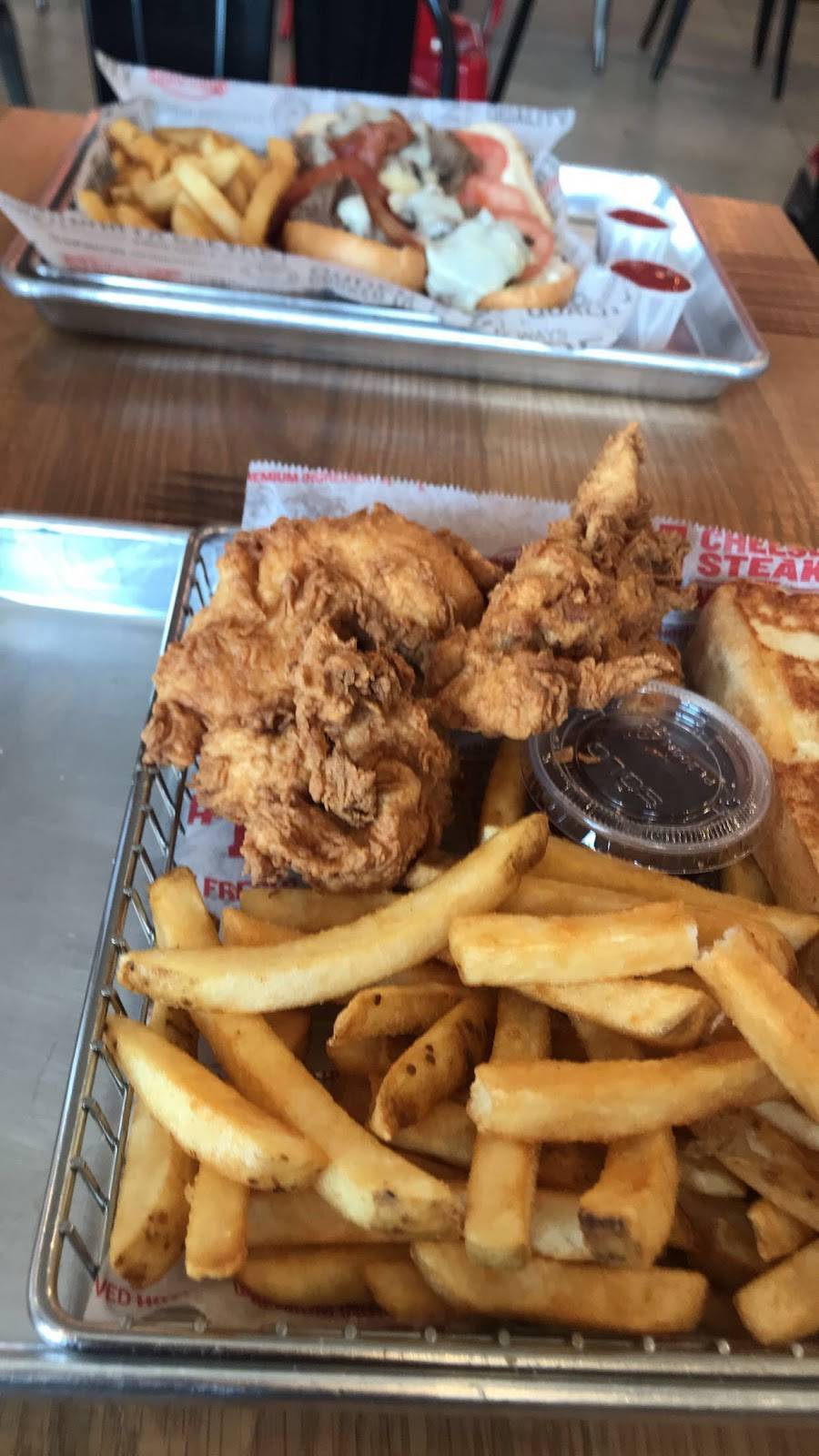 Charleys Philly Steaks | restaurant | 620 Chestnut Commons Dr, Elyria, OH 44035, USA | 4403660404 OR +1 440-366-0404