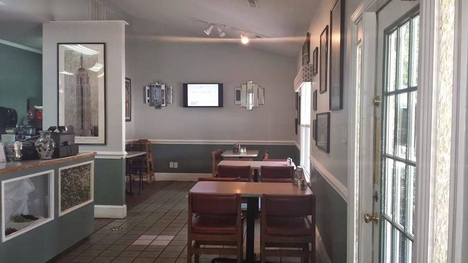 Saras Big Apple | restaurant | 1150 Broad Creek Rd, New Bern, NC 28560, USA | 2526362555 OR +1 252-636-2555