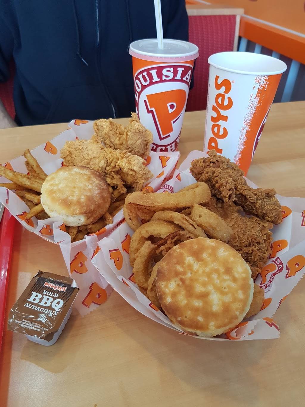 Popeyes | restaurant | 507 Lakeshore Rd E Unit 109, Mississauga, ON L5G 1H9, Canada | 9052713500 OR +1 905-271-3500