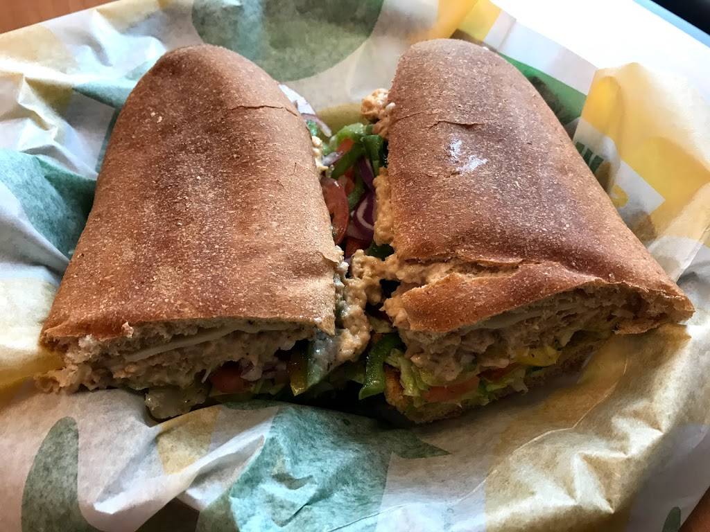 Subway | restaurant | 6971, D, Chemin de la Côte-de-Liesse, Saint-Laurent, QC H4T 1Z3, Canada | 5145085883 OR +1 514-508-5883