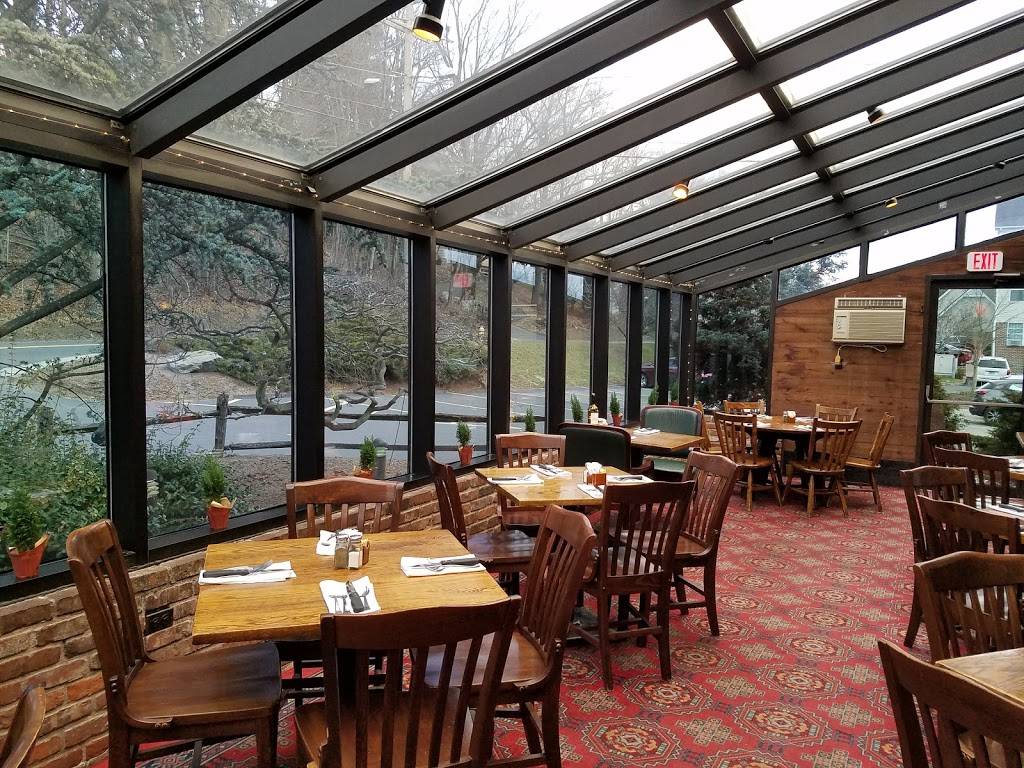 Chucks Steak House | restaurant | 20 Segar St, Danbury, CT 06810, USA | 2037925555 OR +1 203-792-5555