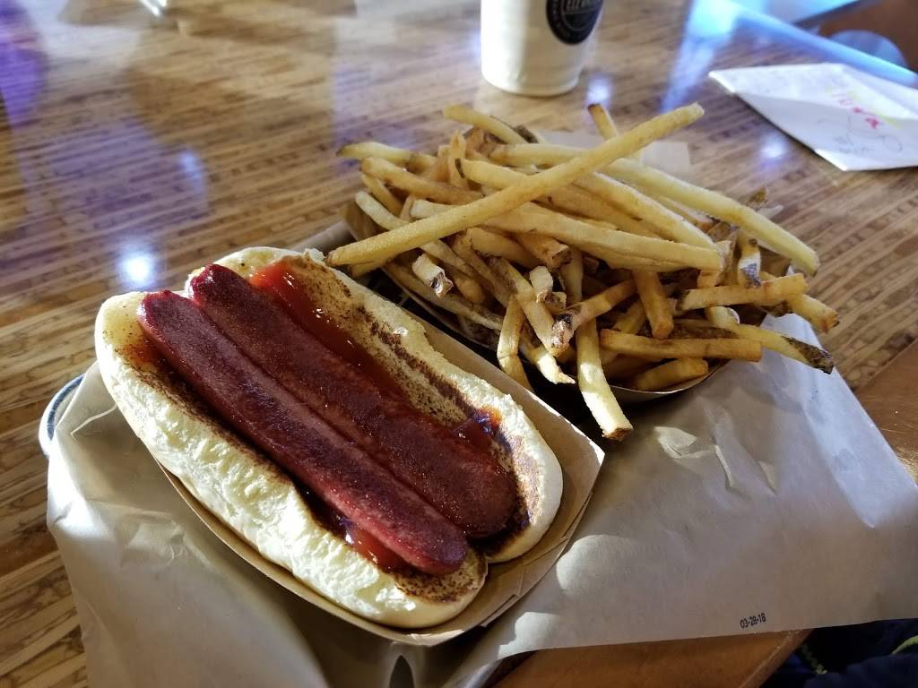 Elevation Burger | restaurant | 20602 Easthampton Plaza, Ashburn, VA 20147, USA | 7037292600 OR +1 703-729-2600