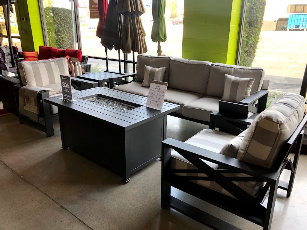 Barbeques Galore | restaurant | 160 N Rosemead Blvd, Pasadena, CA 91107, USA | 6265681422 OR +1 626-568-1422