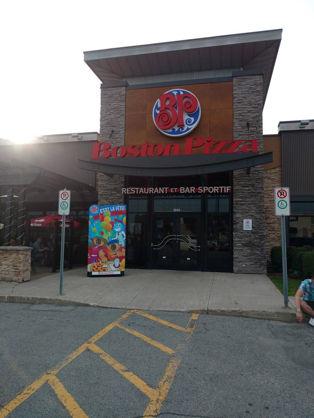 Boston Pizza | restaurant | 5840 Boulevard Robert-Bourassa, Laval, QC H7E 0A5, Canada | 4506644660 OR +1 450-664-4660